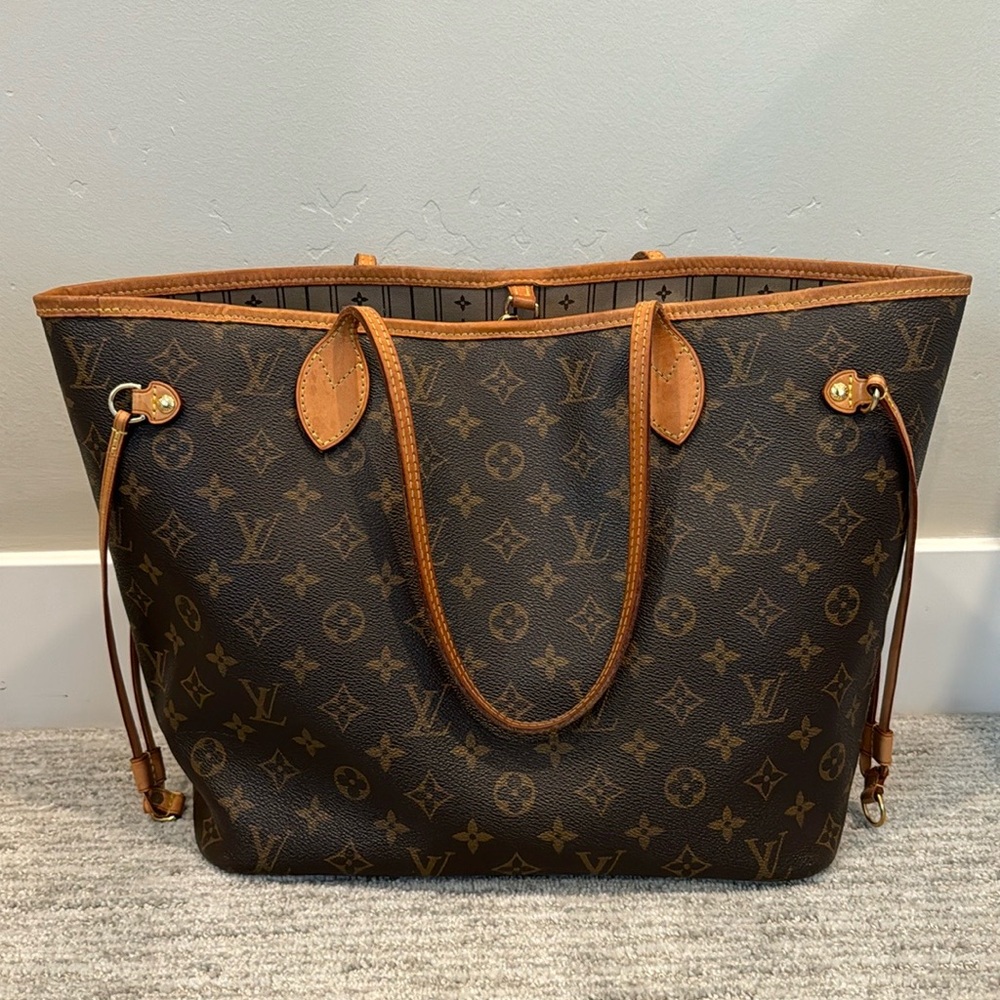 Louis Vuitton Neverfull MM Monogram bag.